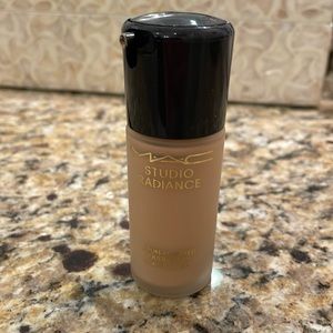 MAC studio Radiance